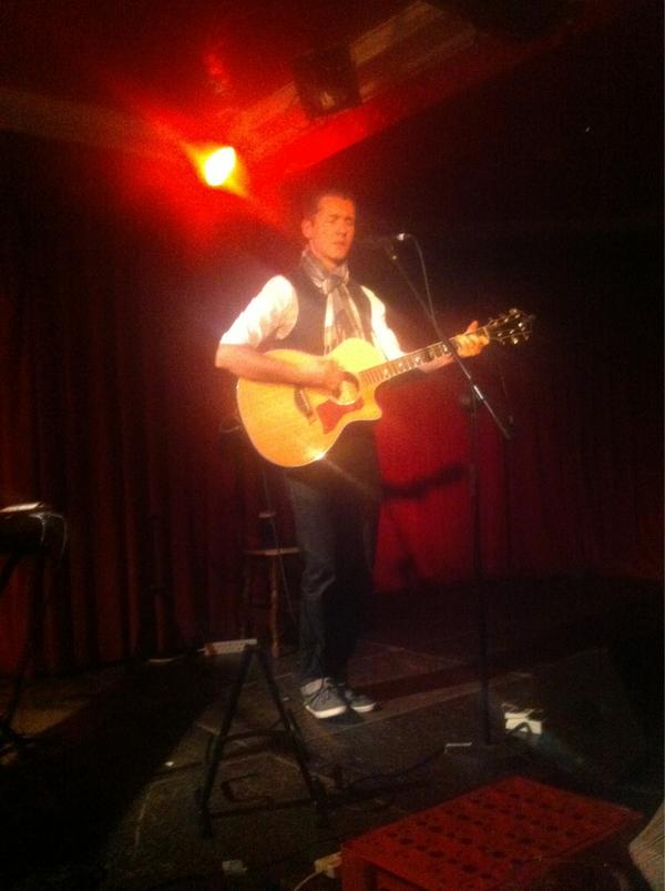 RoyalWood's tweet photo. Thanks for coming. RT @GerDL242
Just back from seeing @RoyalWood ,,Great gig and a really nice guy!!  #DLMGY1 http://t.co/d7eOGuvL