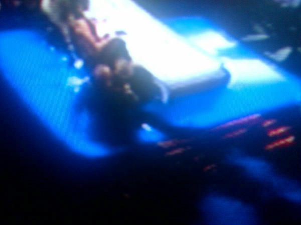 BillyMansell1's tweet photo. @freda_fs lewy wanted to save carloyn first.. then a man whispered to him and he changed his mind. fix! http://t.co/rti4NtV3
