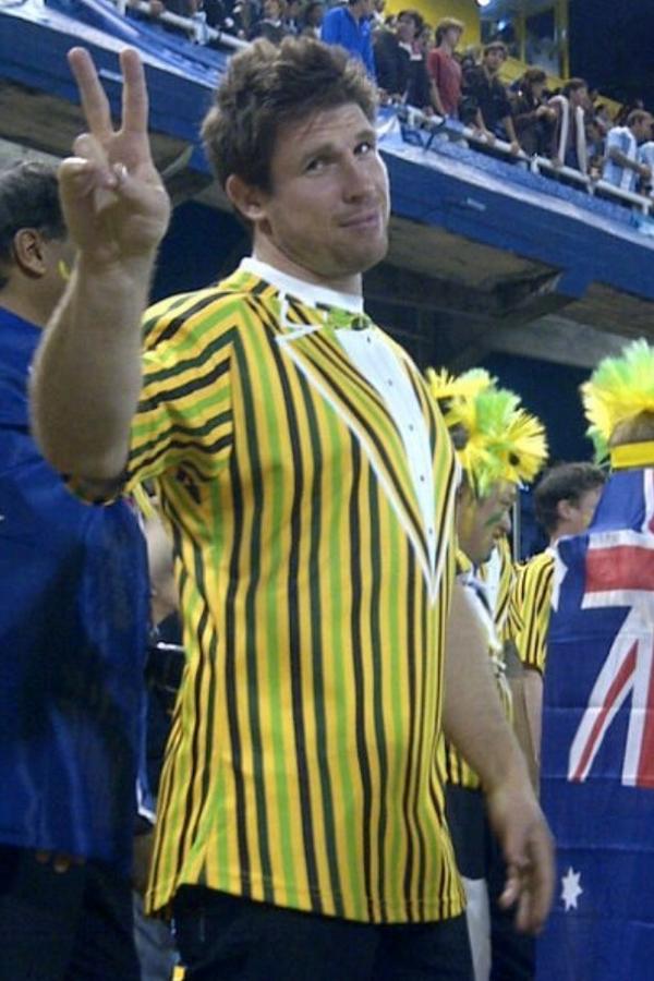 Fanga9's tweet image. Australia's #1 fan @michael_lipman #phoneless #walletless #ipadless #dignityless