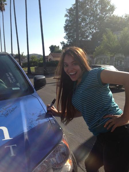WesternGJVan's tweet photo. LA supporter, Xochitl signing the#TeamFreedom van! Go Gary! http://t.co/nmlqI1X6