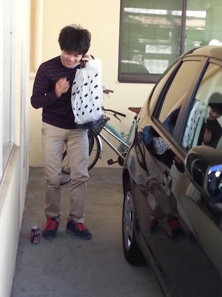 yu__________u's tweet photo. エア電話中。旅行にきてまで、仕事したふりしてるよ。 http://t.co/QYvJDme3