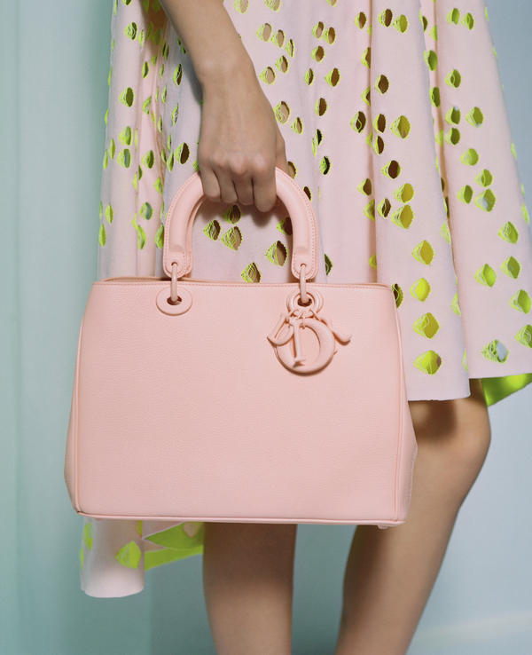 Dior's tweet photo. Accessories at the Dior Spring-Summer 2013 Ready-to-Wear show. More on: http://t.co/qRNMX4dn http://t.co/jzCFMrx4