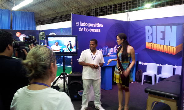 tctelevision's tweet photo. Acércate al stand de @bieninformadotc y conviértete en reportero del #barrioinforma . Diviértete en el pabellón #7 http://t.co/dlBGujIq