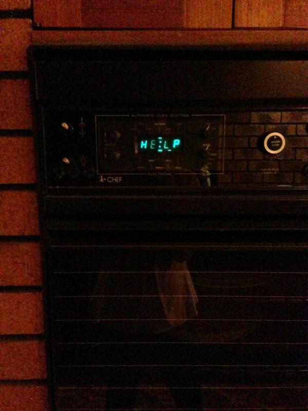 Cooking pizza in my oven... It's telling me I need help :/ #awkward