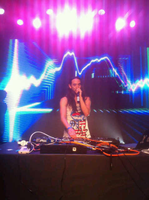 Sherpa_Land's tweet photo. It all happened last night! @steveaoki #AokiJump #Cake #Champagne #Infalatable http://t.co/PvneLOiz