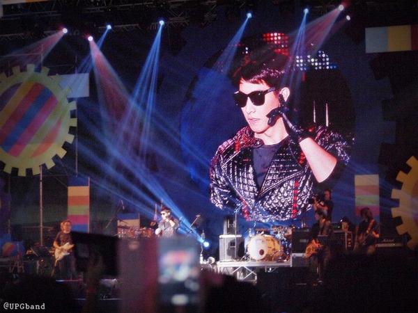 บ้า...คิดถึง รอฟังเพลงเต็มนะครับ วันนี้ประชุมจ้า :-) อดใจรอแปปนึงนะ