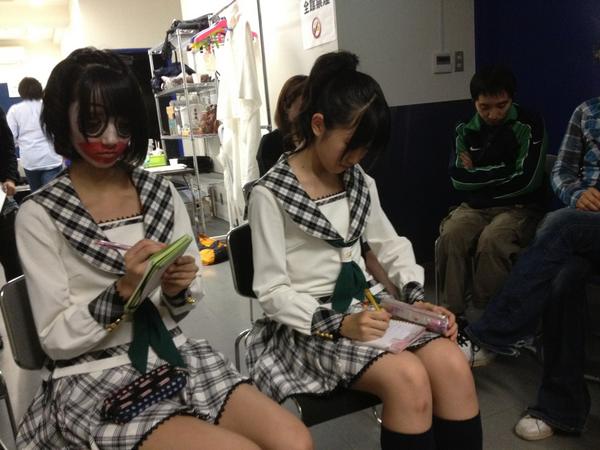 のなか です ばい Ar Twitter 顔はふざけてるのにね ﾟ ﾟ Rt Wrhmuramoto あるあるｙｙの反省会のｈｋｔ48の下野ゆき 田中なつみの2人 田中なつみが罰ゲームのペイントのままで真面目にディレクターさんの話を聞いてます 笑 放送は今夜1時 Tvｑで Http