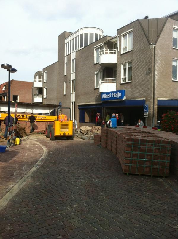 Blijft toch altijd weer spectaculair voor veel mensen als ze de Tigerstone zien #machinaal straten