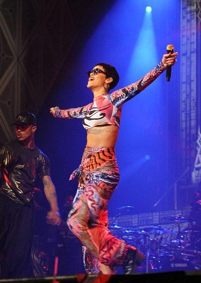 A4scxfbCQAERoKe.jpg:large