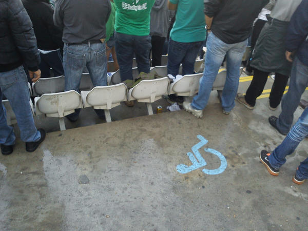 kyriakinho's tweet photo. @UX320  einai o katallilos xoros, gia na topo8eti8i o an8ropos me anapiria,k na parakolouthisi podosfero?! (stadio GSP) http://t.co/z1BRqtqw