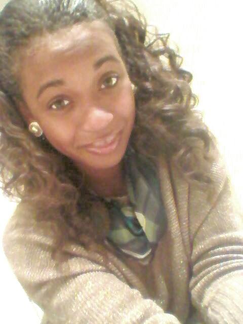 aarioleisglam's tweet image. Oversized Sweaters. Pearls. Printed Scarf &amp;gt; 2012 whatevs #decadechange