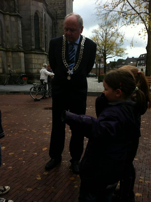 vanderstruik's tweet photo. En als je dan tijdens de vossenjacht de echte burgemeester van Haaksbergen tegenkomt brengt dat verwarring. http://t.co/iQatZpSP