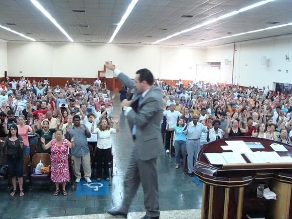 prmarceloneiva's tweet photo. Domingo ás 9:20 em Vila Galvão. http://t.co/A8boVojC
