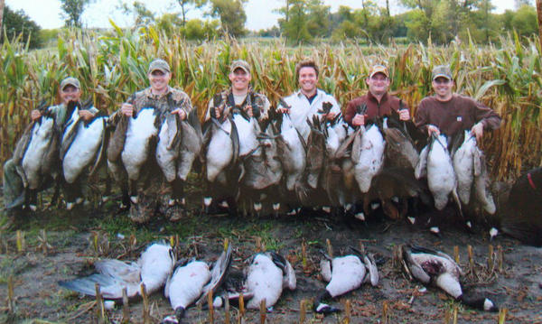 duckslayerz24's tweet photo. Another Pic from Early Goose!  Great clients to take out! Had a blast and Hunts like these make it a pleasure to guide! http://t.co/cVLNDNSD