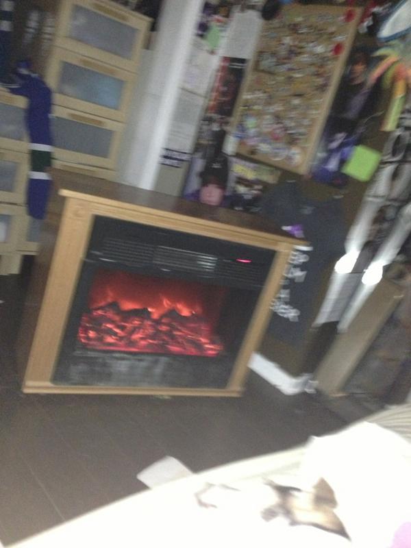 biebspickus's tweet photo. “@Smosh__Sara: I wish I had a fireplace in my room omg im freezing” I do... http://t.co/L6nn3nzl