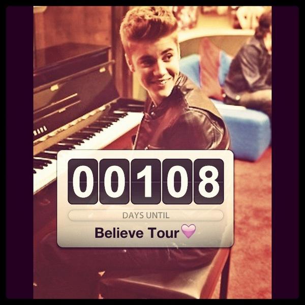 BieberLagoon's tweet photo. #BELIEVEtour http://t.co/0G8tMDRY