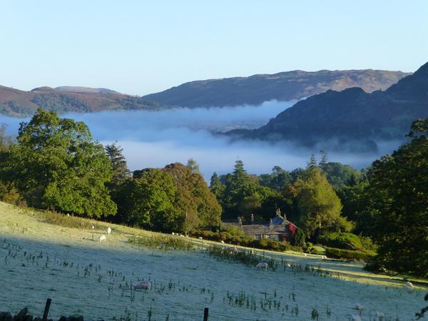 helvellyn's tweet photo. Another beautiful #lakedistrict day in #patterdale. Nice inversion over #ullswater this morning as well http://t.co/xeToXymI