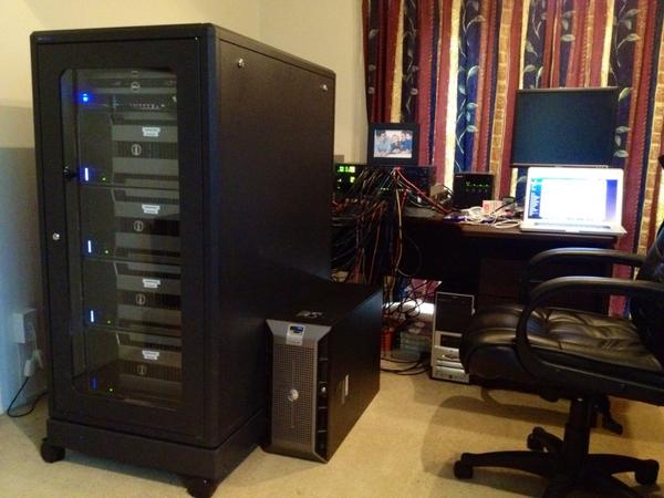 haslund's tweet image. RT @vcdxnz001: 2 x ioDrive 2's - 1.2TB running in my home lab with ioTurbine @fusionioeurope #vmworld2012 @fusionio