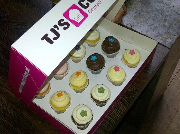TJs_cupcakes's tweet photo. Wij gaan weer een doos #cupcakes verloten ! RT dit bericht en maak kans. http://t.co/GYRGVQ4e http://t.co/Z3yl8H6W