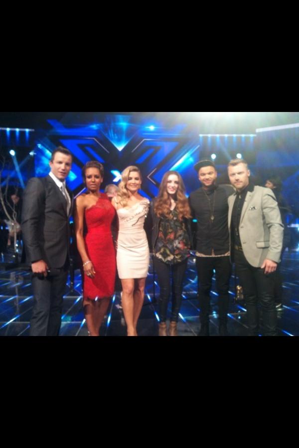 OfficialMelB's tweet photo. Ahhh birdy http://t.co/3pyavETM