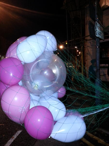 CaRysPoXoN's tweet photo. @PrayForApril All the villages got together last night and sent messages/ balloons and lantetns tonight! #find April xx http://t.co/gm1pQDVo
