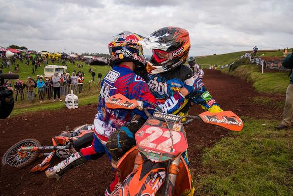 the moment <a href="/Ebanksbrowne/">Elliott Banks-Browne</a> won the british MX2 championship,hugging the MX1 champ <a href="/kevinstrijbos/">Kevin Strijbos</a> <a href="/XBrandGoggles/">EKS Brand Goggles</a>.result!