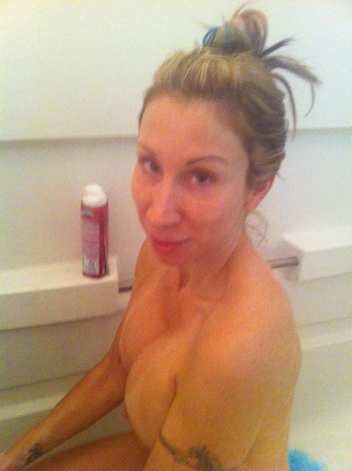 Bath time http://t.co/GTJUH6C2<a href="/tag/nonutnovember"class="tags"><span>#nonutnovember</span></a>