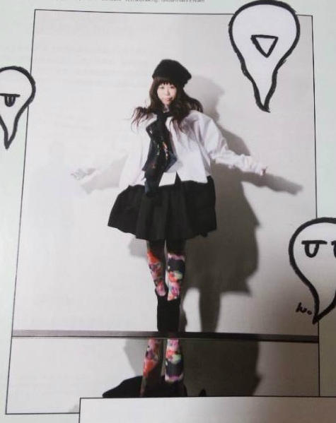 つくしまるやえこ やくしまるえつこさんステージ衣装 髪の毛はゆるいウェーブがかかり 前髪は眉上でまっすぐ 雑誌ginzaの8月号に載っていた衣装に瓜二つです Http T Co Msfgtuhe Twitter