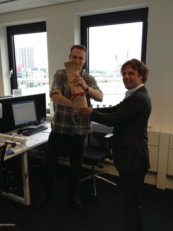 Maxim_ProSpex's tweet image. Belcampagne voor ICT dienstverlener #Innosys succesvol van start. Klant verrast team met fles champagne! #ProSpex #B2B