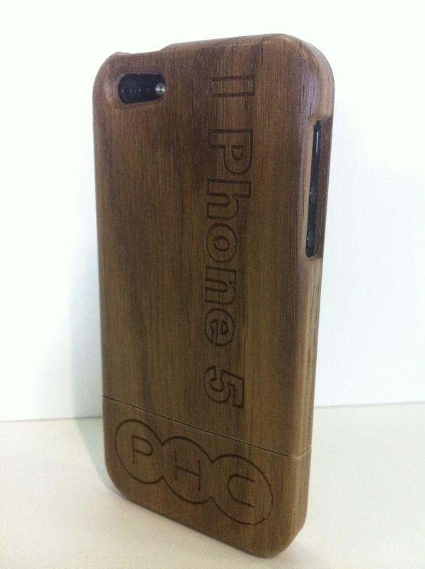 Het moet niet gekker worden, ook voor de #iPhone5 hebben we alweer een houtenhoesje !