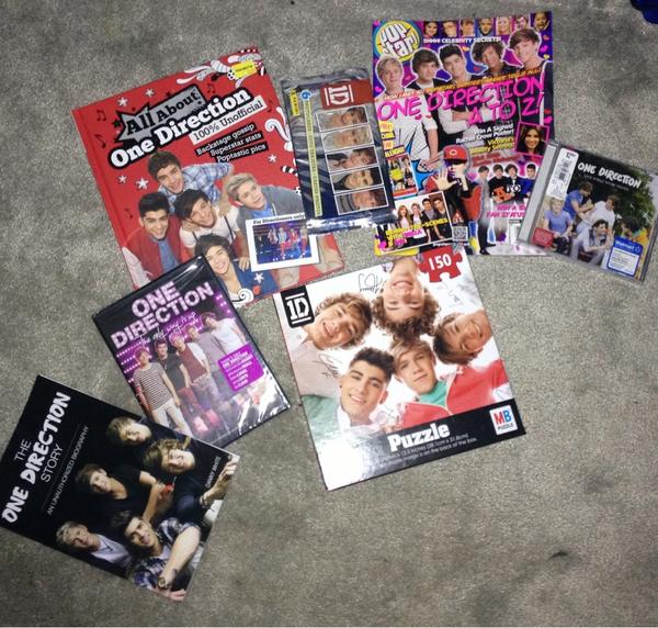 KNesslein's tweet image. Thank you mom! Omgomgomg❤❤❤❤
#onedirectionmerch #Love