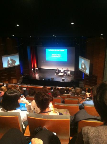 Ça sent la fin à #Pau, plénière de conclusion, le nombre de geeks diminuent, snif ! #et8