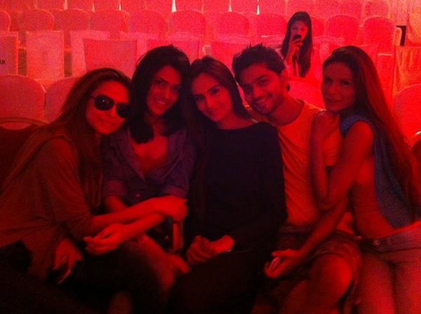 iMehreenSyed's tweet photo. Backstage at the Fashion Pakistan Week with LSA designer of the year #ZaheerAbbas, Fouzia, Nadia, Neha and I #FPW4 http://t.co/k7RgkCQe