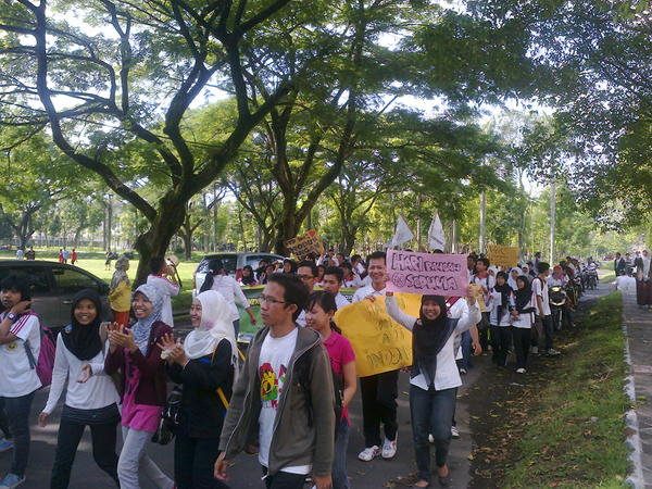 #32thWorldFoodDay we were doing long march..and our theme is "Menuju Jember Sehat Melalui Pangan Lokal" :)