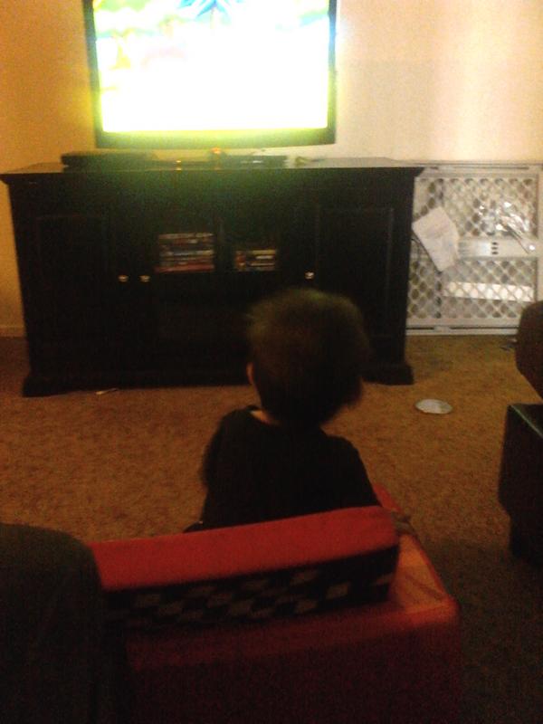 gabie_razo8's tweet image. Going into work late &amp;amp; watching tv with my son. #PerfectMonday #Nickelodeon #TinyCouch #Entertained