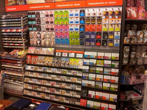 Ons cadeaukaarten assortiment is fors uitgebreid. Intratuinkaart, Prenatalkaart, Spotifykaart zelfs Bol.comkaart