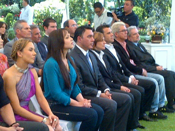 gabyspanic's tweet photo. Dios nos llene de Bendiciones en este nuevo proyecto!! http://t.co/w5HX0j9F