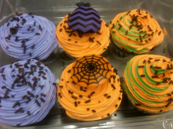ColdStone615's tweet image. Halloween is coming up soon! We have some super spoooky cupcakes that would be great for your Halloween party!