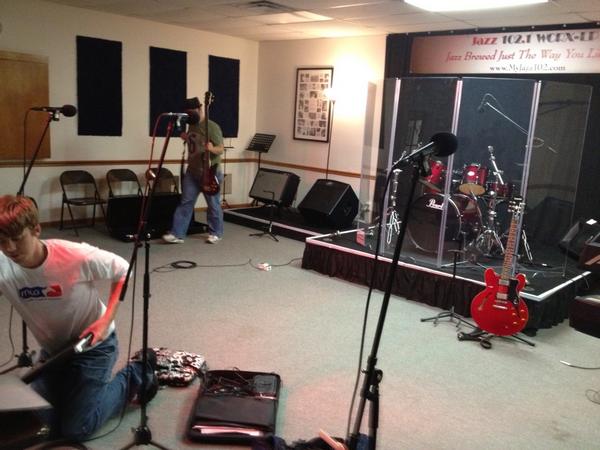 FallenOnHigh's tweet photo. How we get ready for the Halloween show! http://t.co/MMTsKN4C