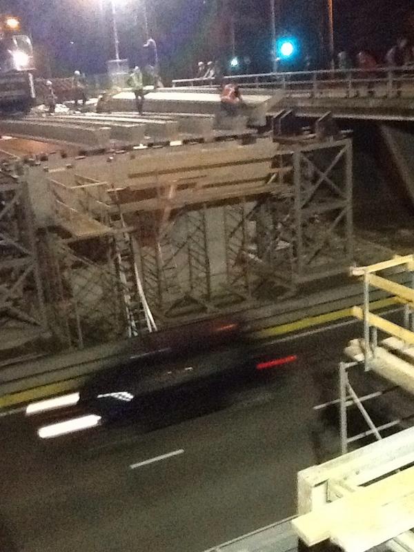 “<a href="/KeesVerheijden/">Kees Verheijden</a> Eerste liggers nieuwe brug op Kennedylaan deze nacht geplaatst #maatwerk #hov2 ”