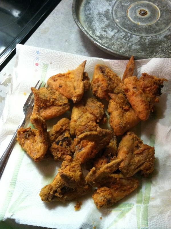 baesay_'s tweet image. Look at this chicken though!!! #smashsession 😮😮