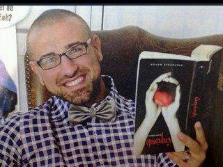 Sombrero_Selec's tweet photo. ¿Que no sabes cojer un libro? #PosCrucioParaTi @RafaMoraTete http://t.co/eoGITVkC