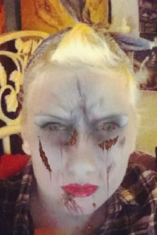 xXShell6661Xx's tweet photo. Wanted to be a zombie http://t.co/jIml69hq