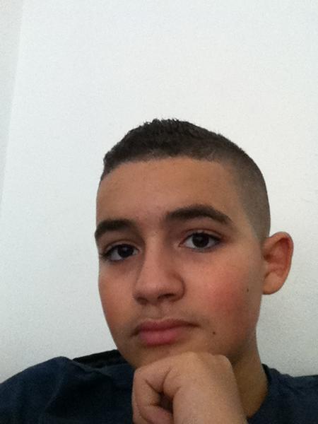 AdamChkouni's tweet photo. Naar de kapper gegaan http://t.co/cQHxrtLd