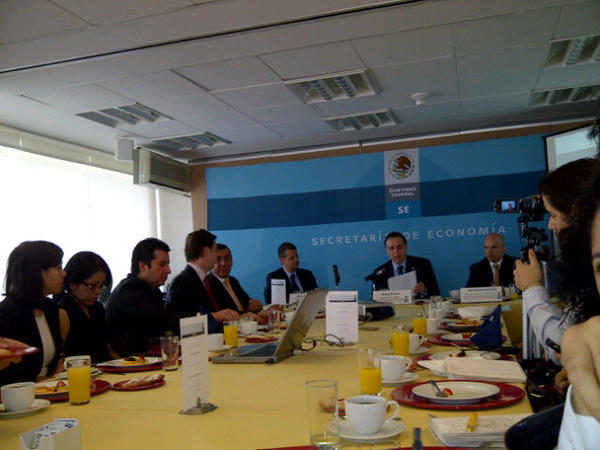 MexCompetitivo's tweet photo. Conferencia sobre la evaluación de México en el #DoingBusiness 2013 http://t.co/nR24TlQ8