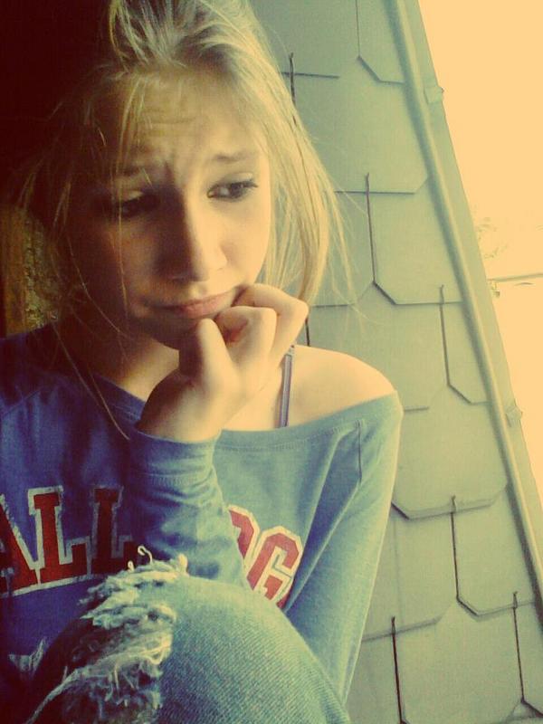 VictoriaSimphle's tweet image. I can't unlove you. ♥