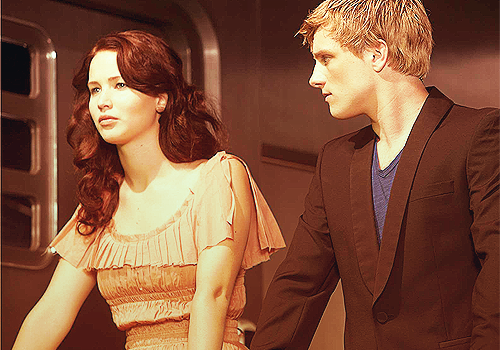 JoshiferNewsFR's tweet image. We'll have to try to forget ! I don't want to forget ... ♥ #HungerGames #TeamPeeniss