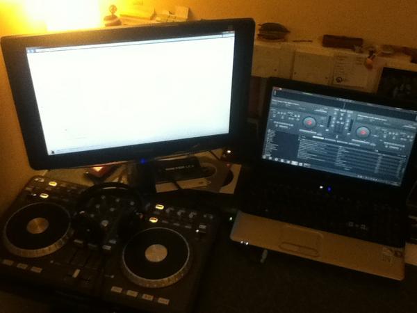 CurlyBalbini's tweet image. My new set up. Thanks @numark for the #mixtrackpro 🔊