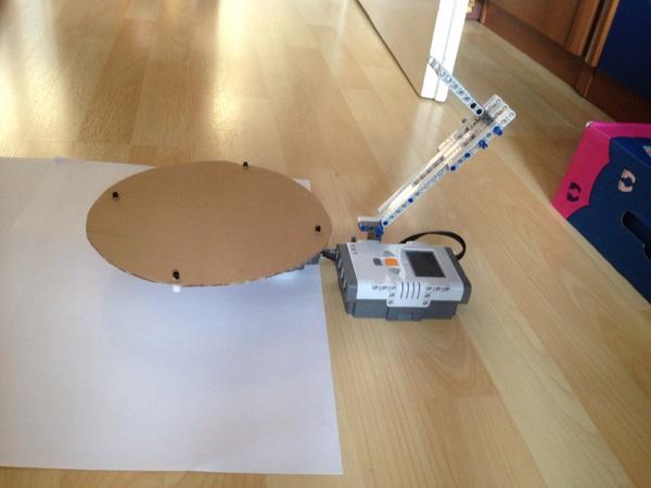 mementify's tweet photo. @gberginc: Our very first #turntable attempt for lazy #3dscanning. #lego #mindstorms orm @mementify http://t.co/qDrx8I3y