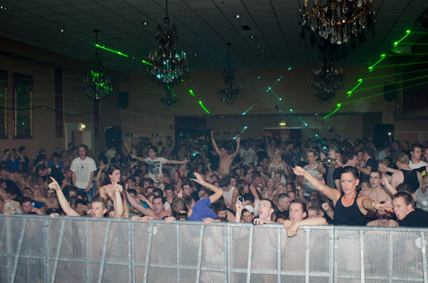 InshockEvents's tweet image. “@KermisLandhorst: "@VVDE_ Deze sitdown bedoel je? ;-) @InshockEvents http://t.co/CxvDi9ZE” #sitdown #inshockoverdose